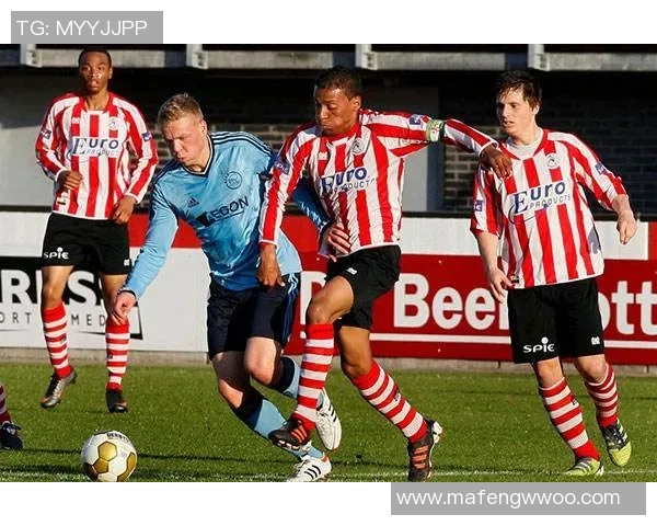 奈梅亨青年队与埃因霍温青年队激战正酣精彩对决引人瞩目 奈梅亨青年队与埃因霍温青年队激战正酣精彩对决引人瞩目