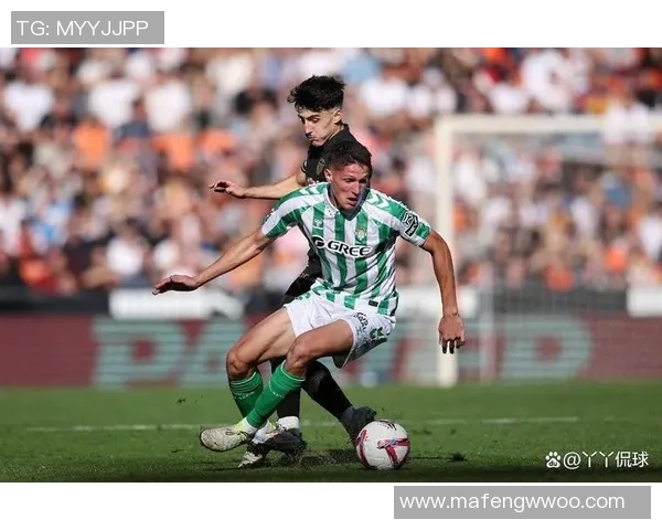 拿玻里与巴黎的足球对决：激情碰撞与战术较量的巅峰之战